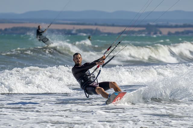 Windsurf e kitesurf in Italia: le spiagge con il vento migliore
