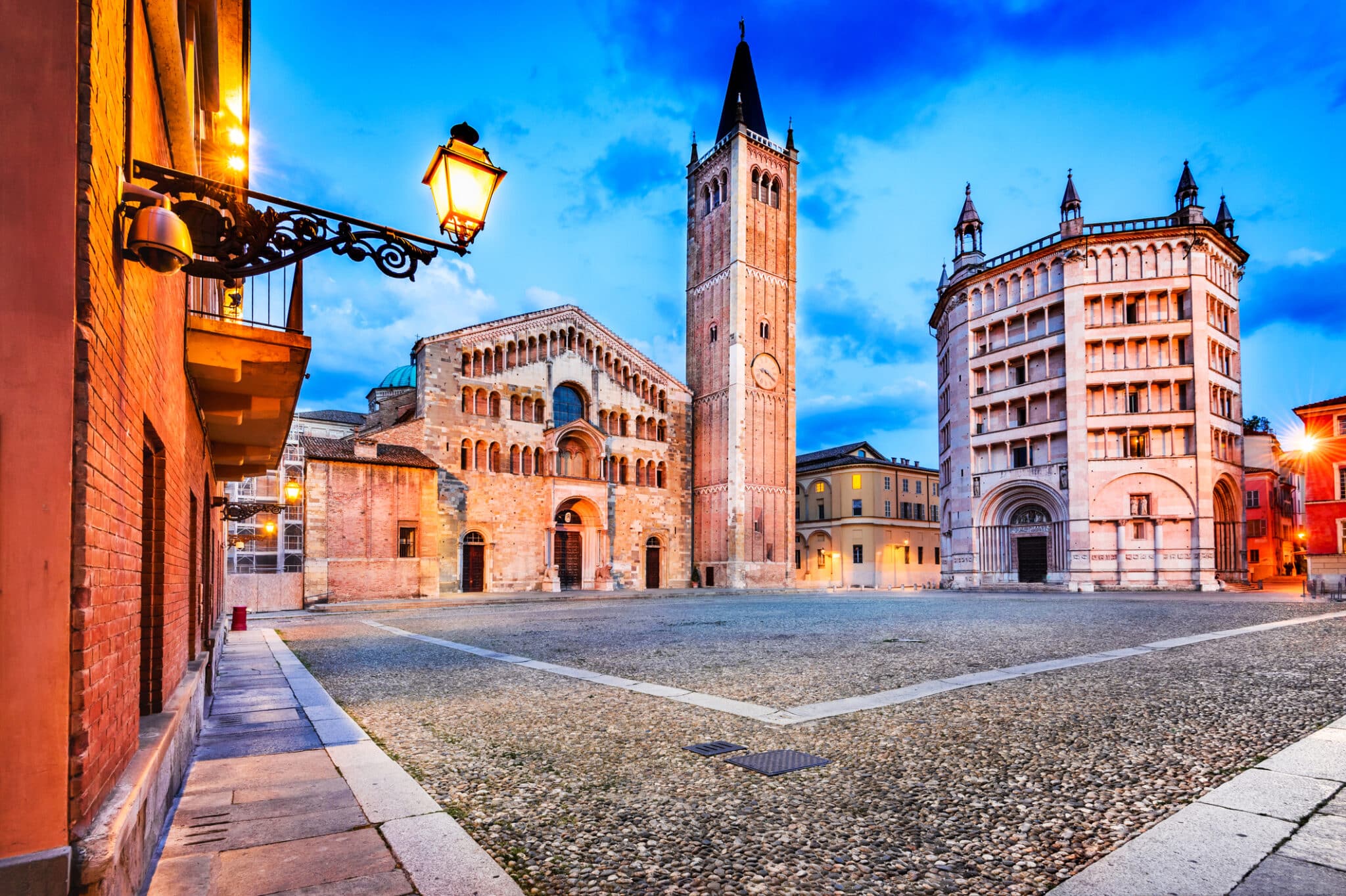 Duomo di Parma la sera