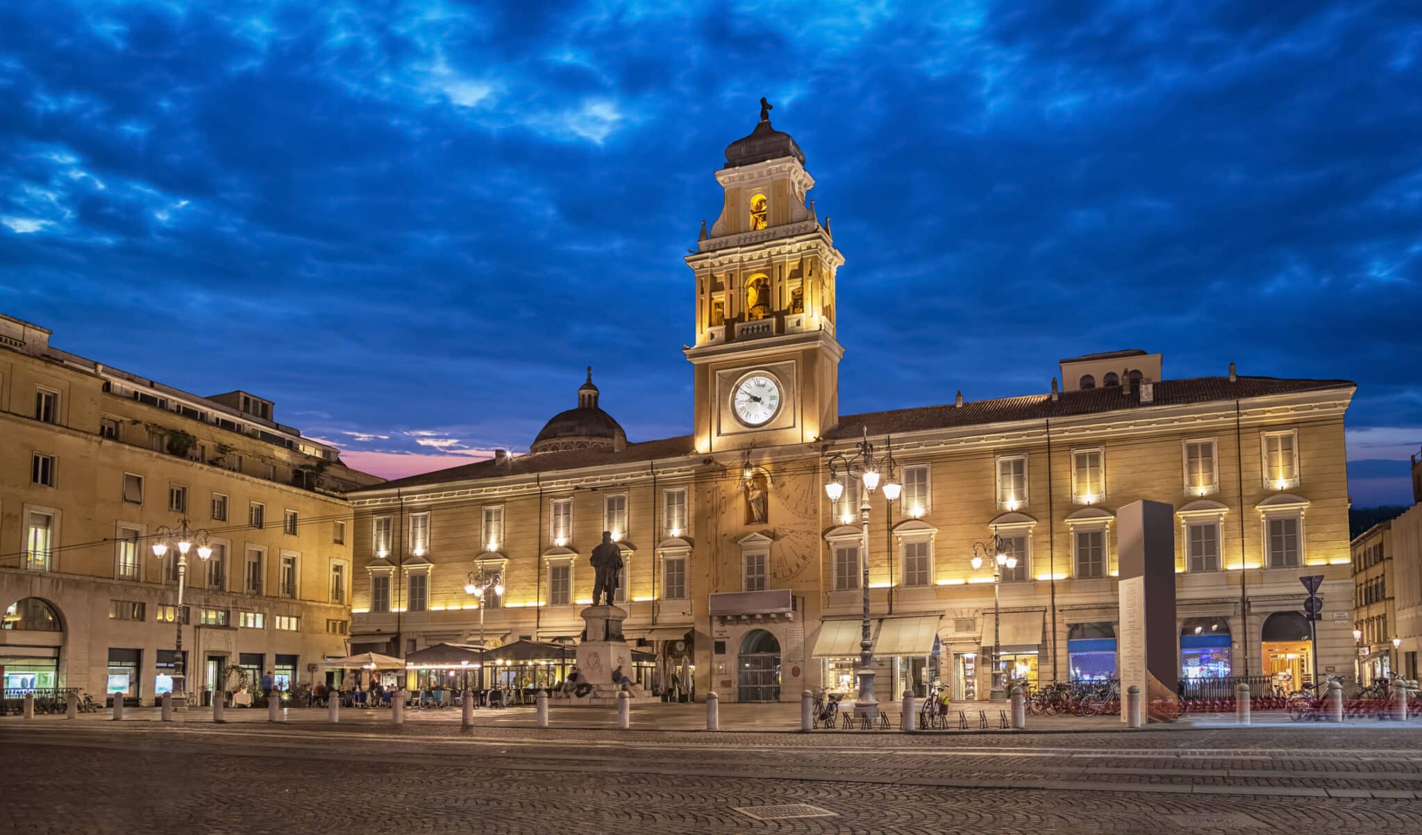 Piazza Garibaldi a Parma di Sera