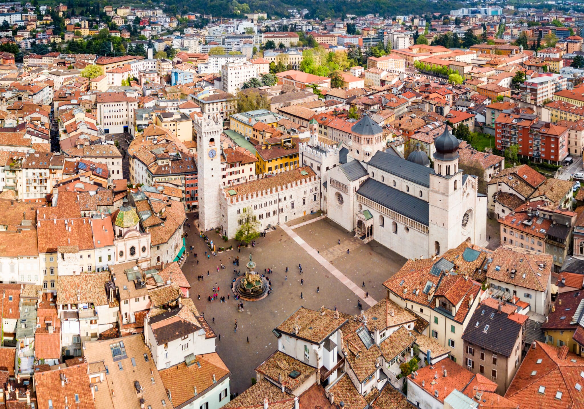 Veduta aerea del centro storico di Trento.