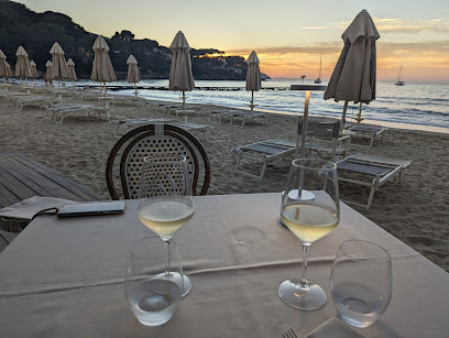 Ristorante - La Capannina Mediterranean Gourmet restaurant On The Beach - Italia Delight