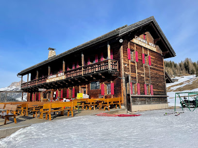 Rifugio di montagna - Rifugio Capanna Nera in Alta Badia - Italia Delight