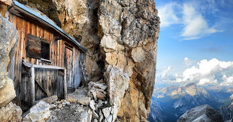 Rifugio di montagna - Bivacco Baracca degli Alpini - Italia Delight