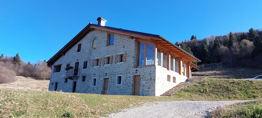 Rifugio di montagna - Chalet Brento - Malga dei Bepini - Italia Delight