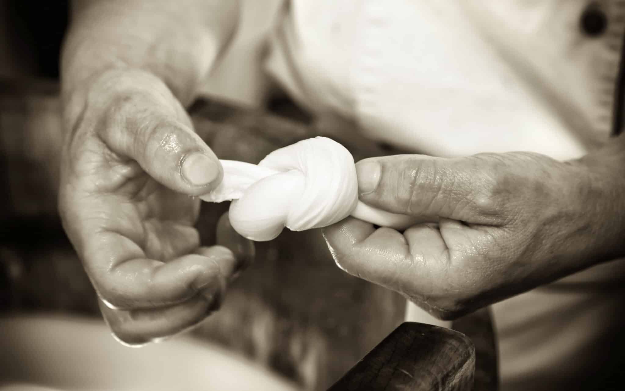 Preparazione della mozzarella