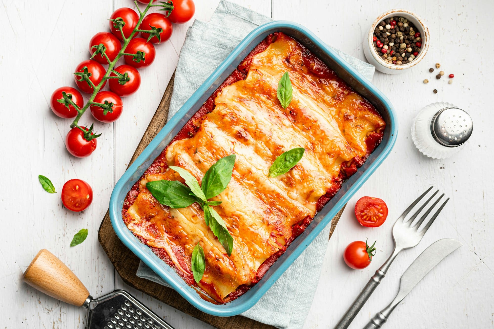 Cannelloni con carne, pomodoro e formaggio