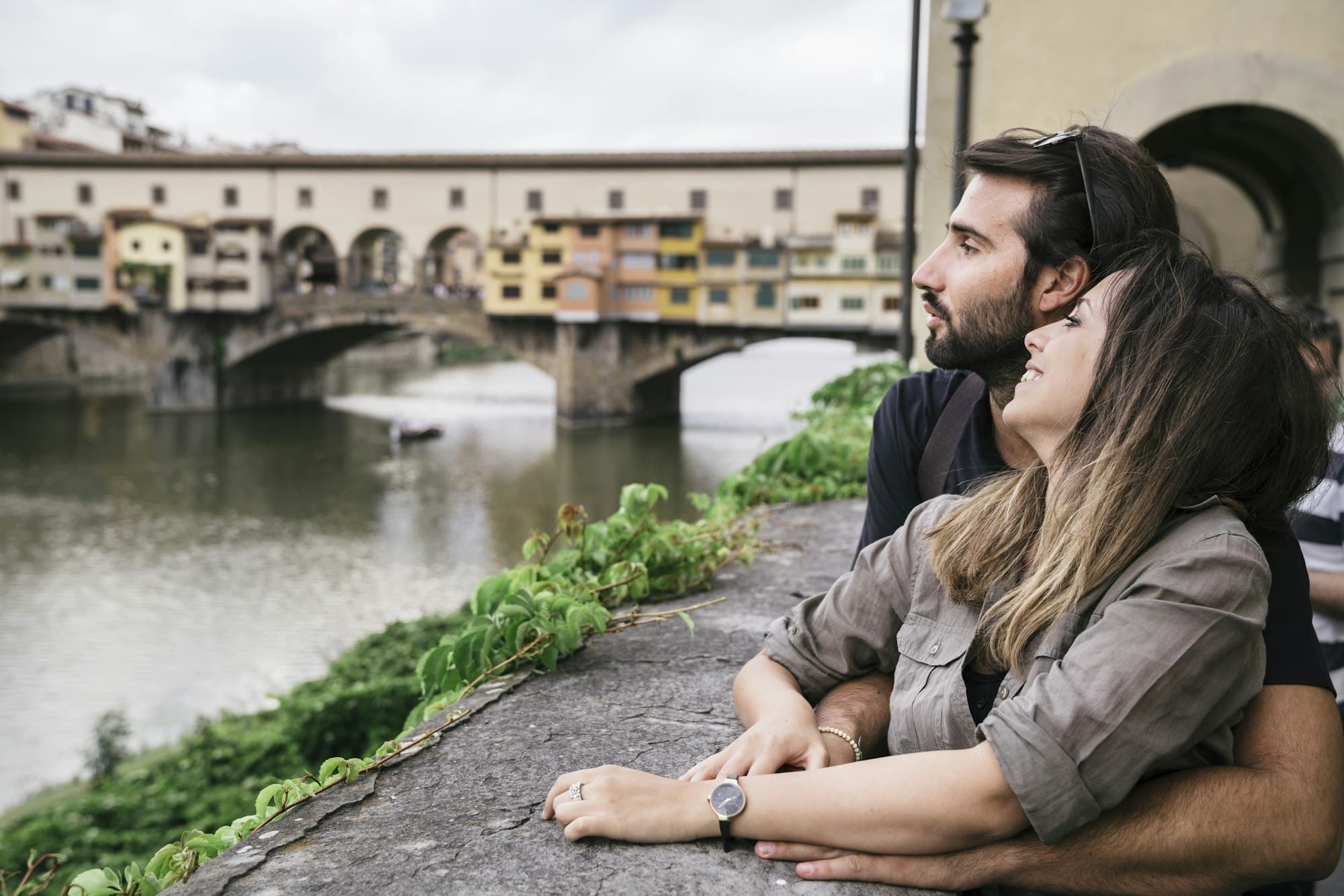 Coppia a Firenze vicino Ponte Vecchio