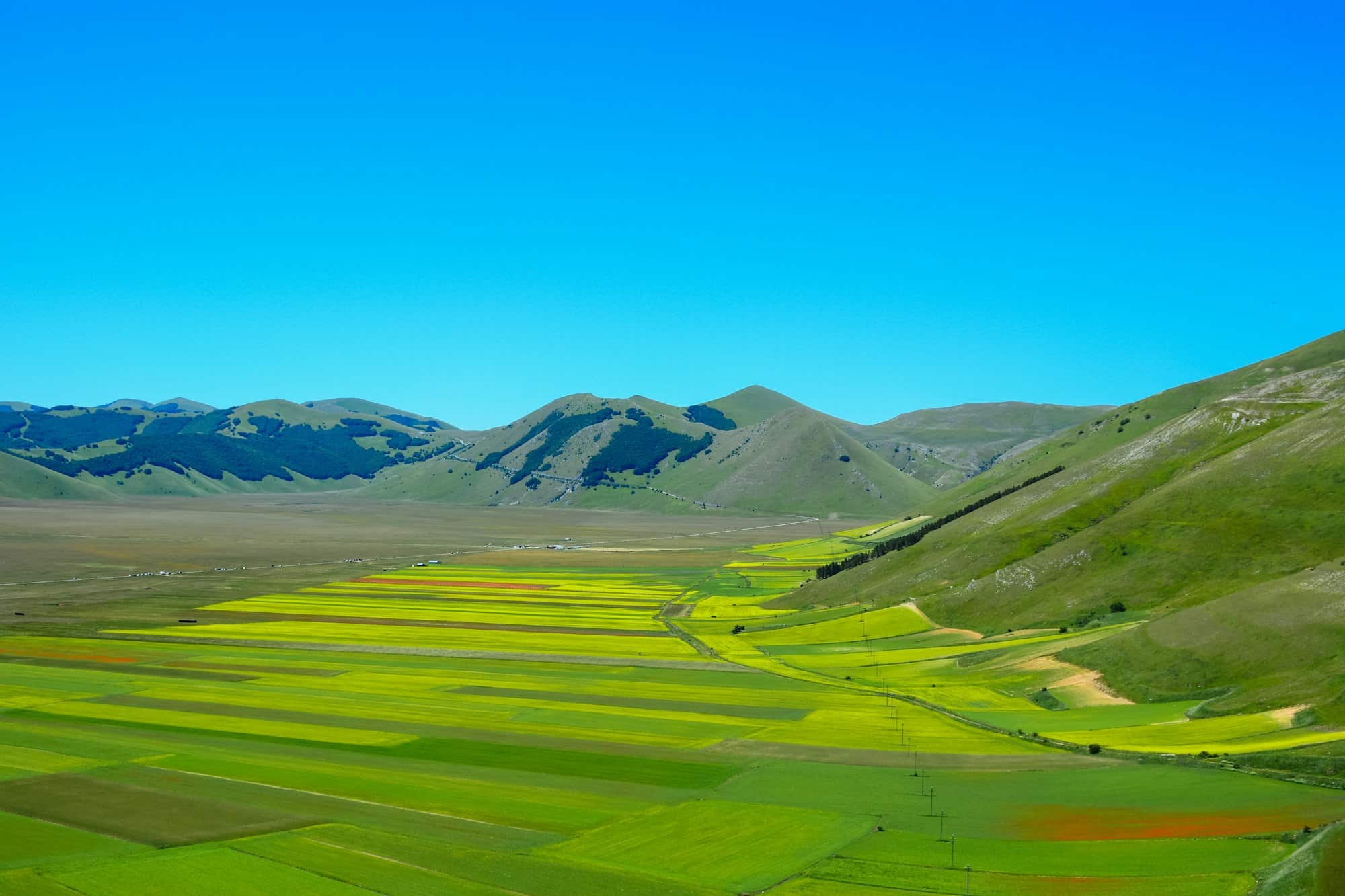 splendida vista del Parco Nazionale dei Monti Sibillini negli Appennini italiani