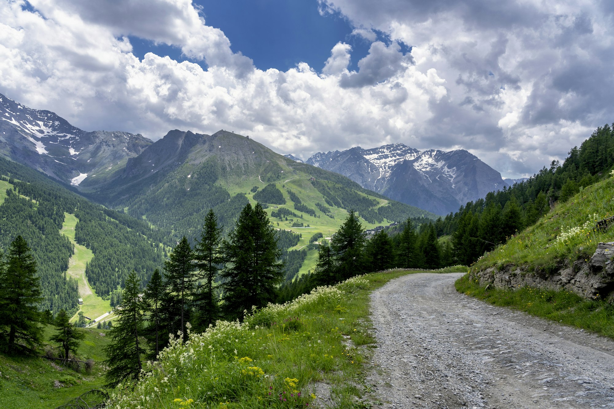 Paesaggio montano lungo la strada per il Colle dell'Assietta