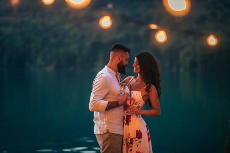 Rendez-vous romantique au bord du lac