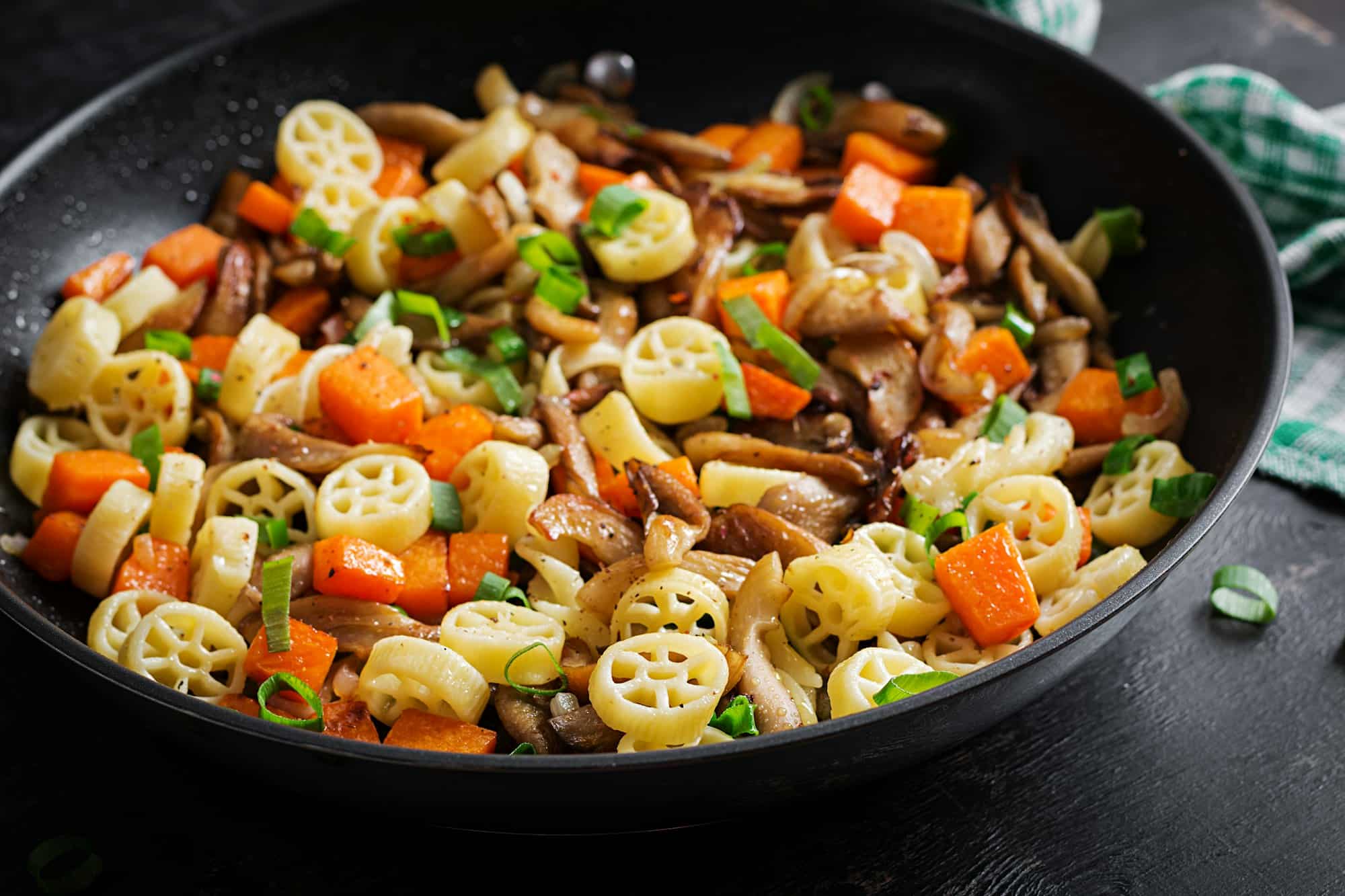 Pasta Rotelle con Zucca e Funghi