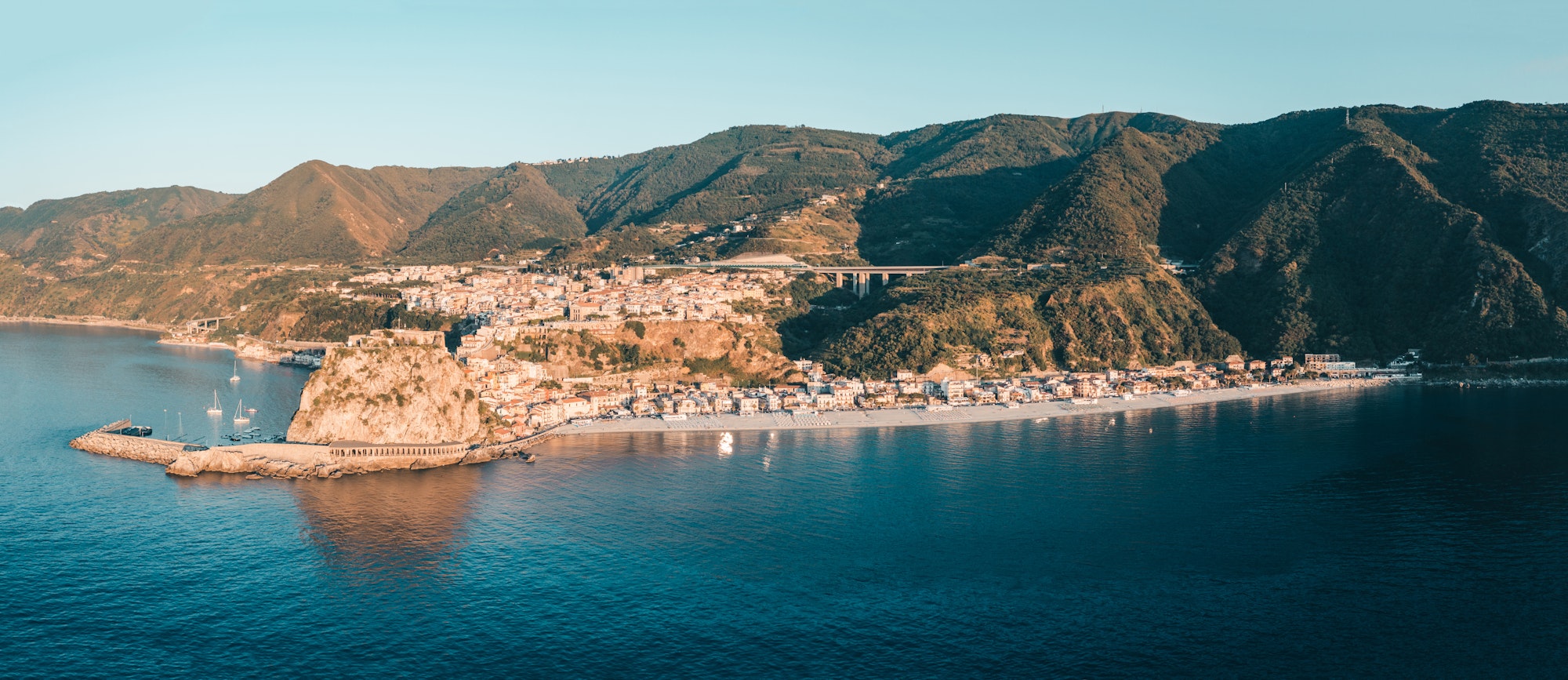 Scilla con la sua spiaggia in Calabria