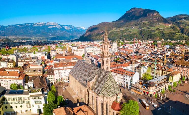 Veduta aerea centro storico Bolzano, Italia.