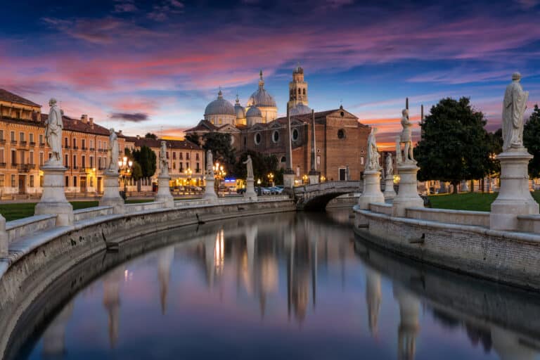 Padova, tramonto sul Prato della Valle.