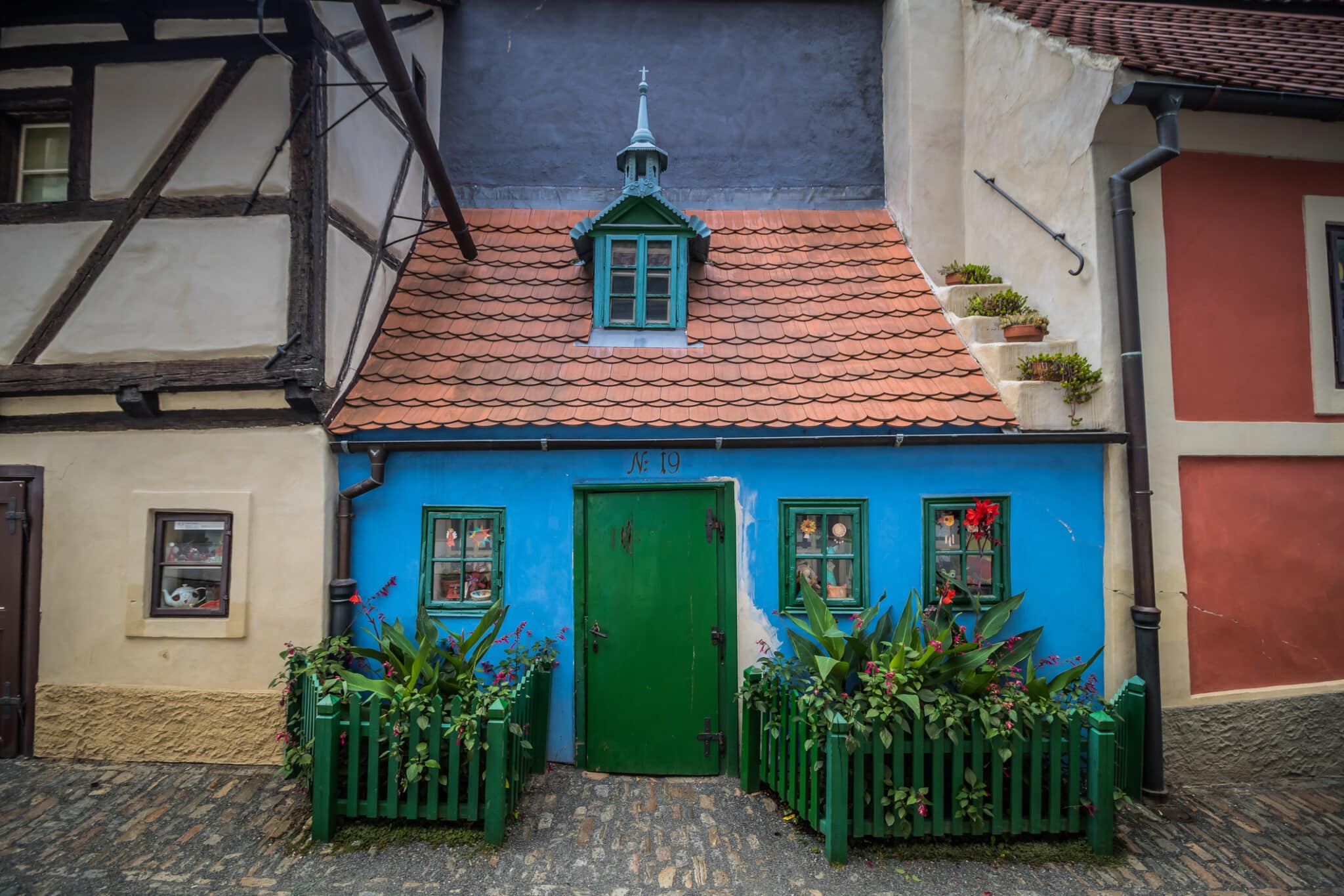 Il Vicolo d'Oro sul Castello di Praga in estate a Praga, Repubblica Ceca.