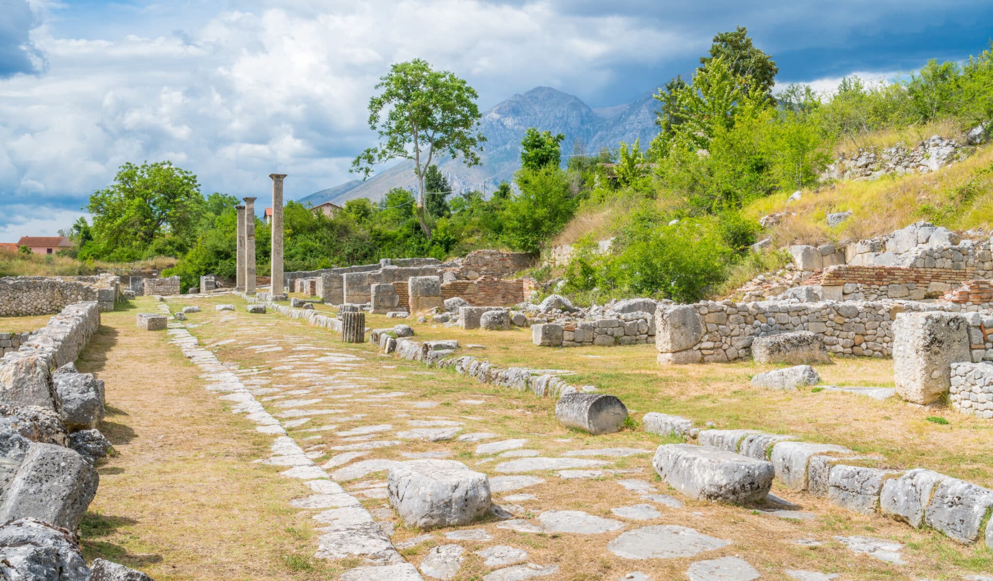 Reperti romani a Alba Fucens vicino Avezzano