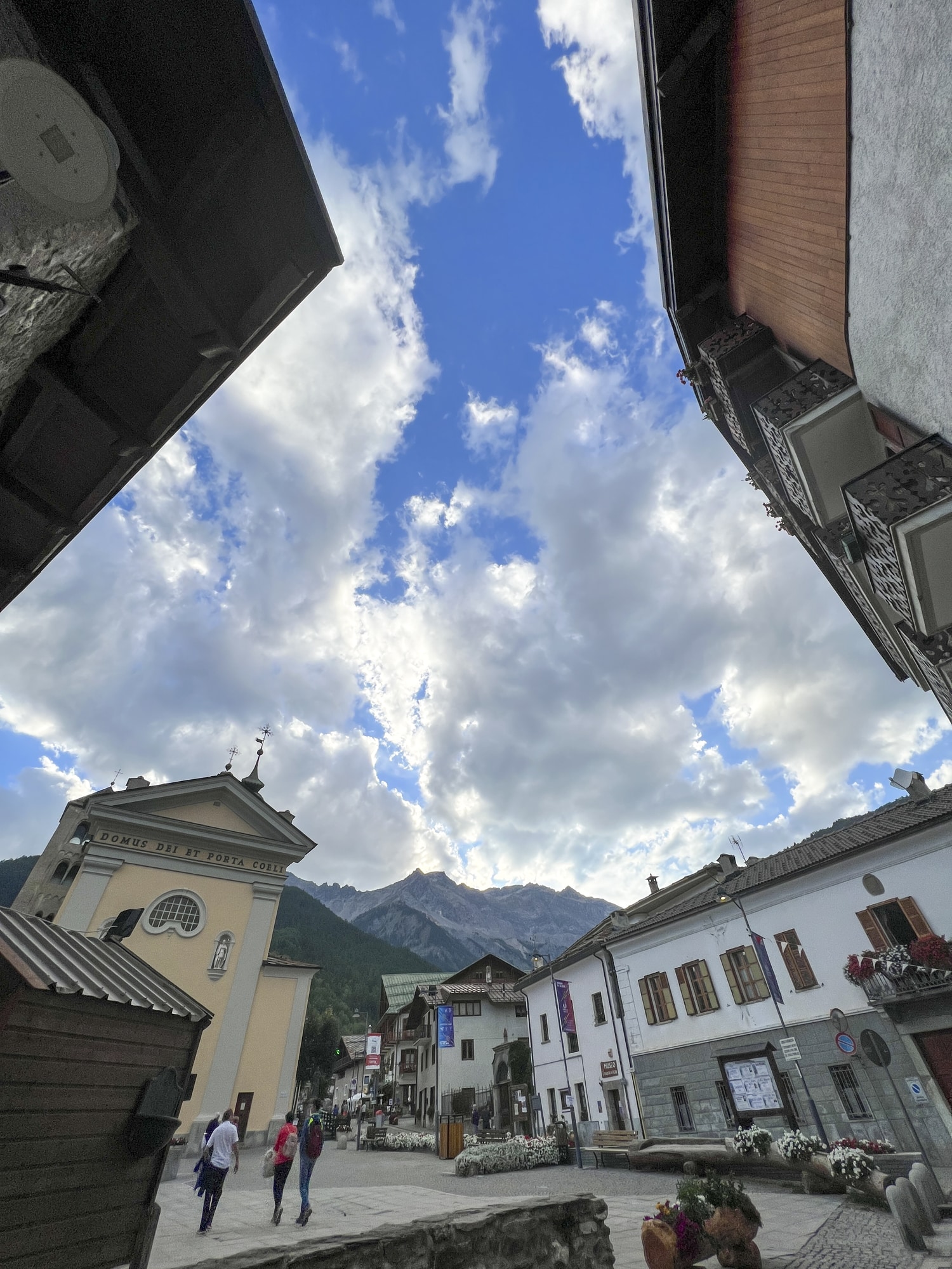 Bardonecchia villaggio alpino in Val di Susa Torino panorama del centro.