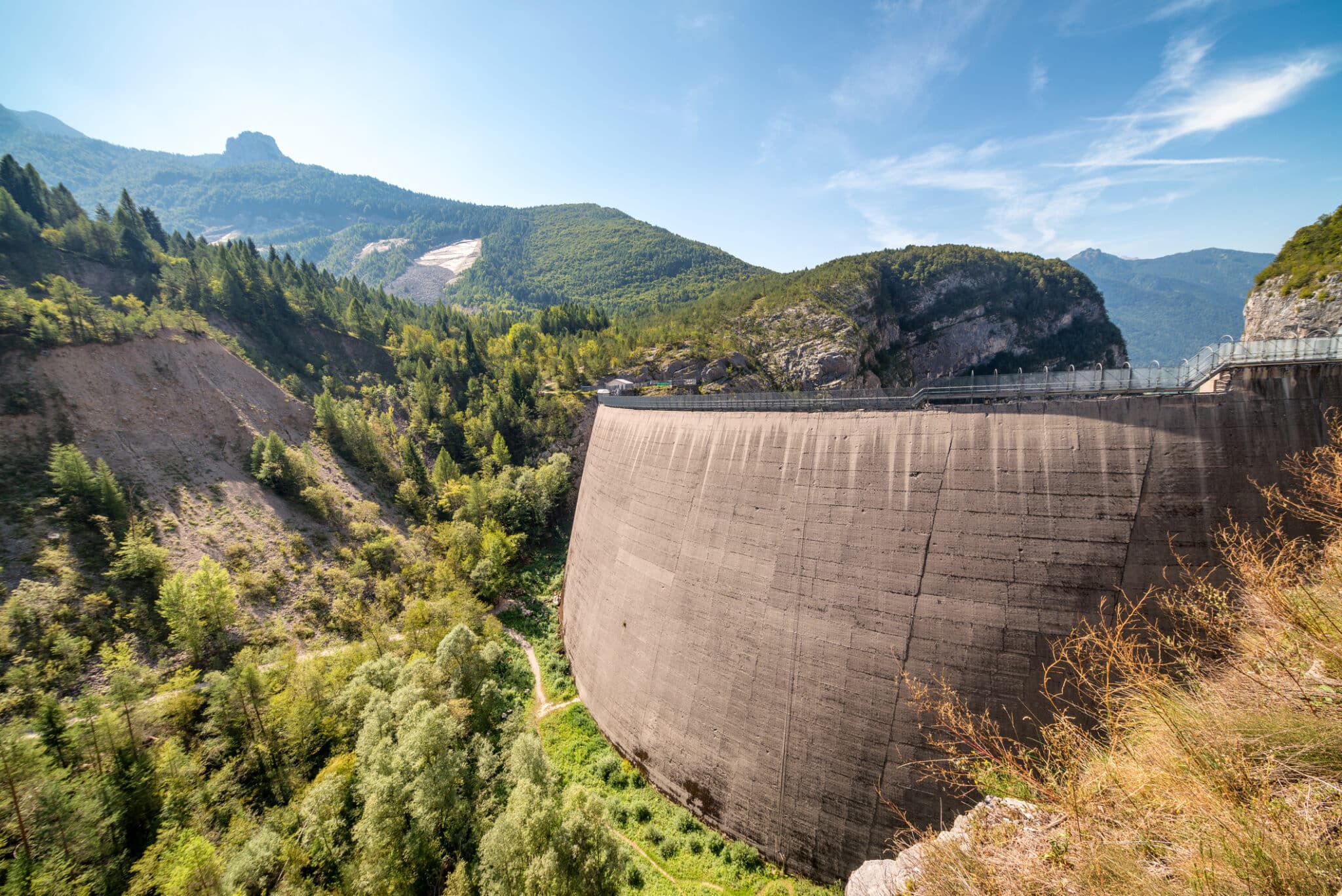 Belle vue du mémorial du barrage de Vajont, Vénétie, Italie.