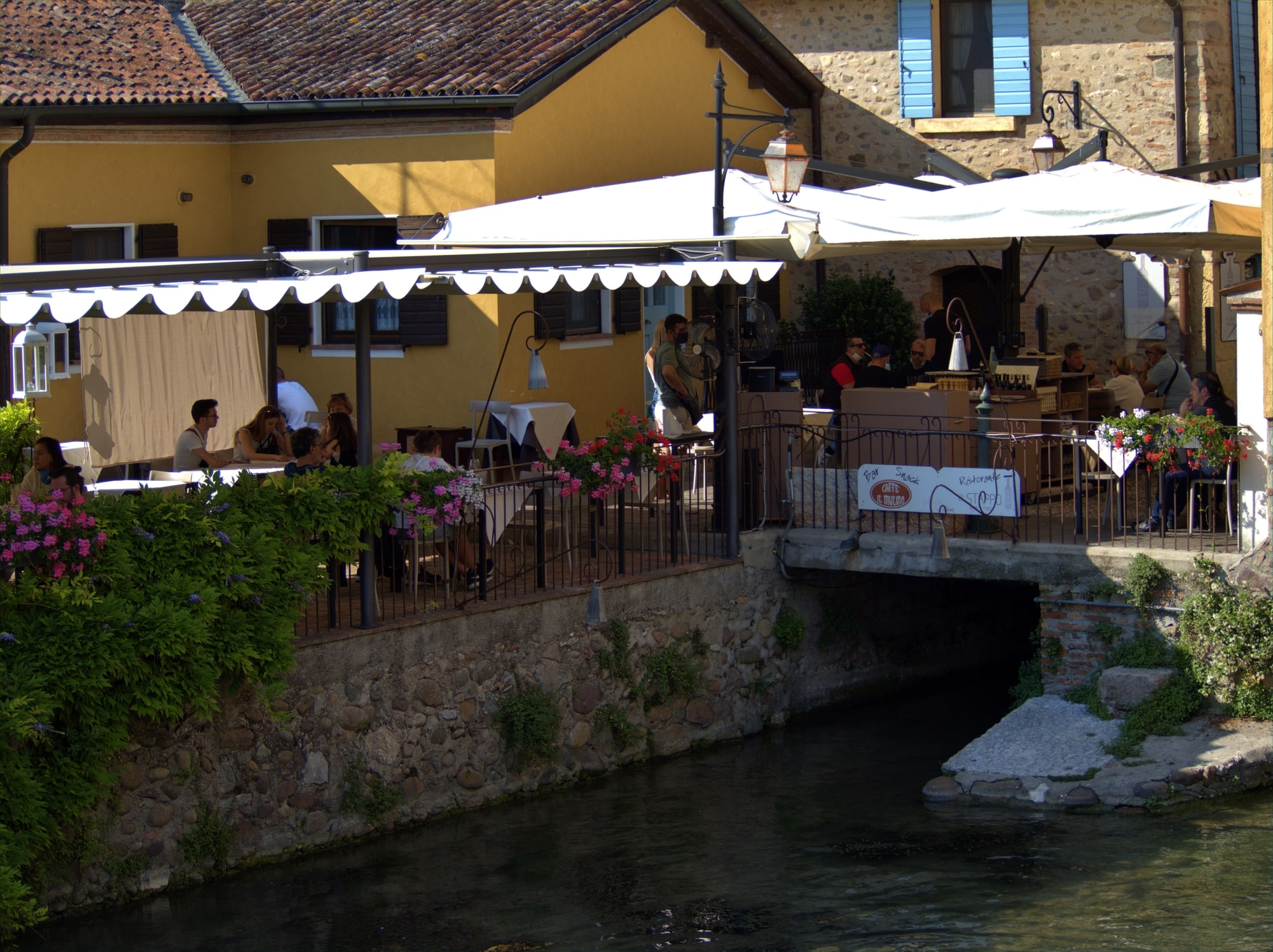 Borghetto è una frazione del comune di Valeggio sul Mincio, in provincia di Verona. È inserito tra i “Borghi più belli d'Italia”.