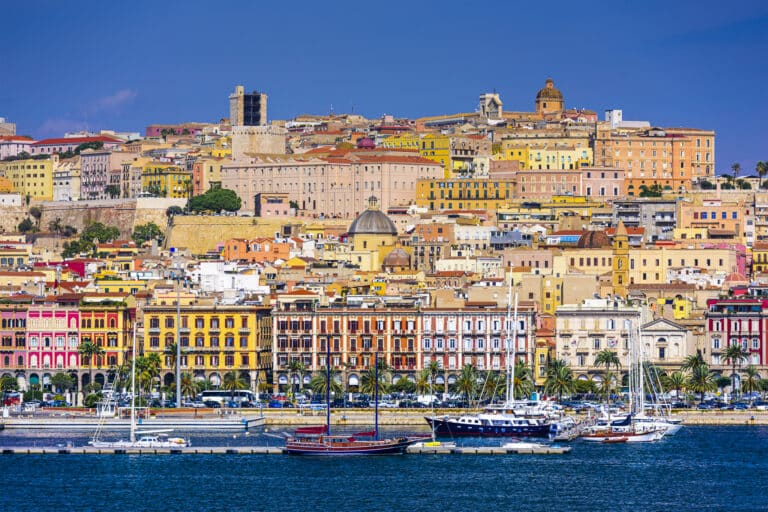 Cagliari, Italie Paysage urbain. Cagliari, Sardaigne, Italie Paysage urbain sur l'eau.