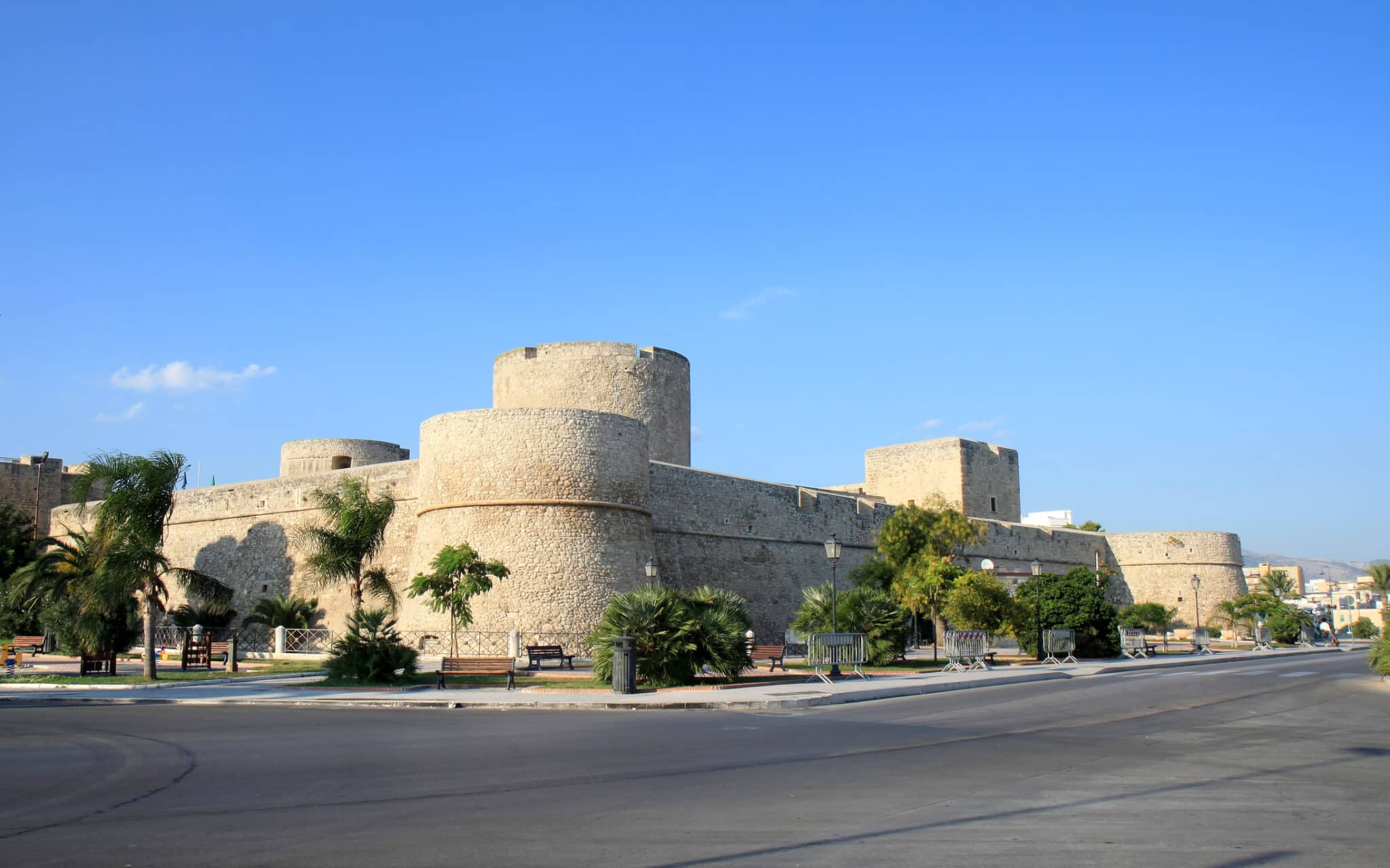 Castello Svevo di Manfredonia, Italia. Ben conservati il castello medievale svevo della città italiana di Manfredonia