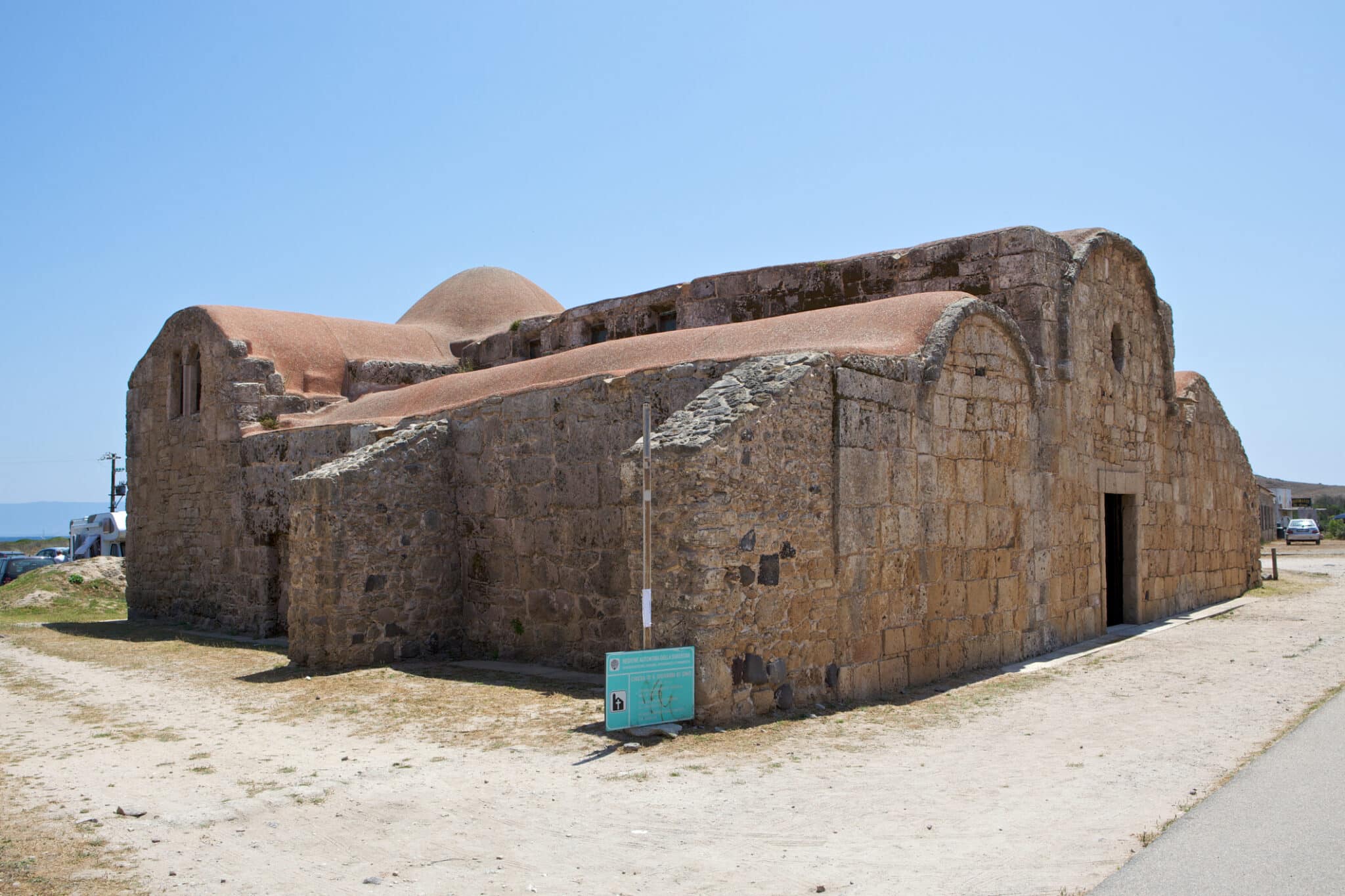 Chiesa di San Giovanni di Sinis. La basilica romanica di San Giovanni di Sinis è la seconda chiesa più antica della Sardegna