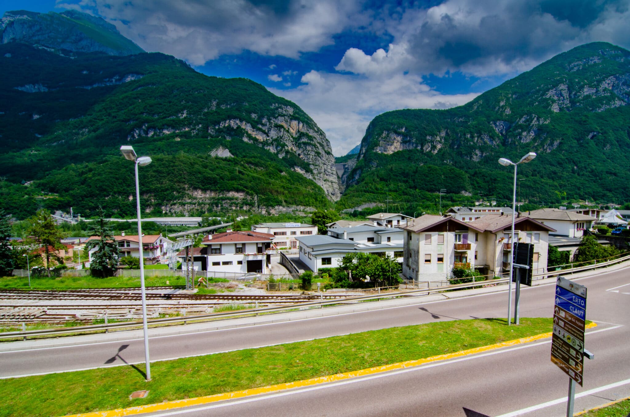 La ville de Longarone, en Italie, dévastée par l'effondrement d'un barrage en 1963. En 1963, environ 2000 personnes ont été tuées à Longarone.