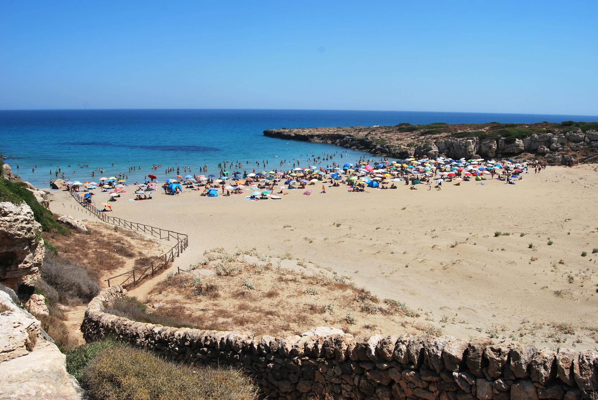 Oasi Vendicari - Sicilia. Questa una veduta della bellissima spiaggia di Calamosche, situata nell'oasi naturale di Vendicari, vicino a Siracusa, in Sicilia.