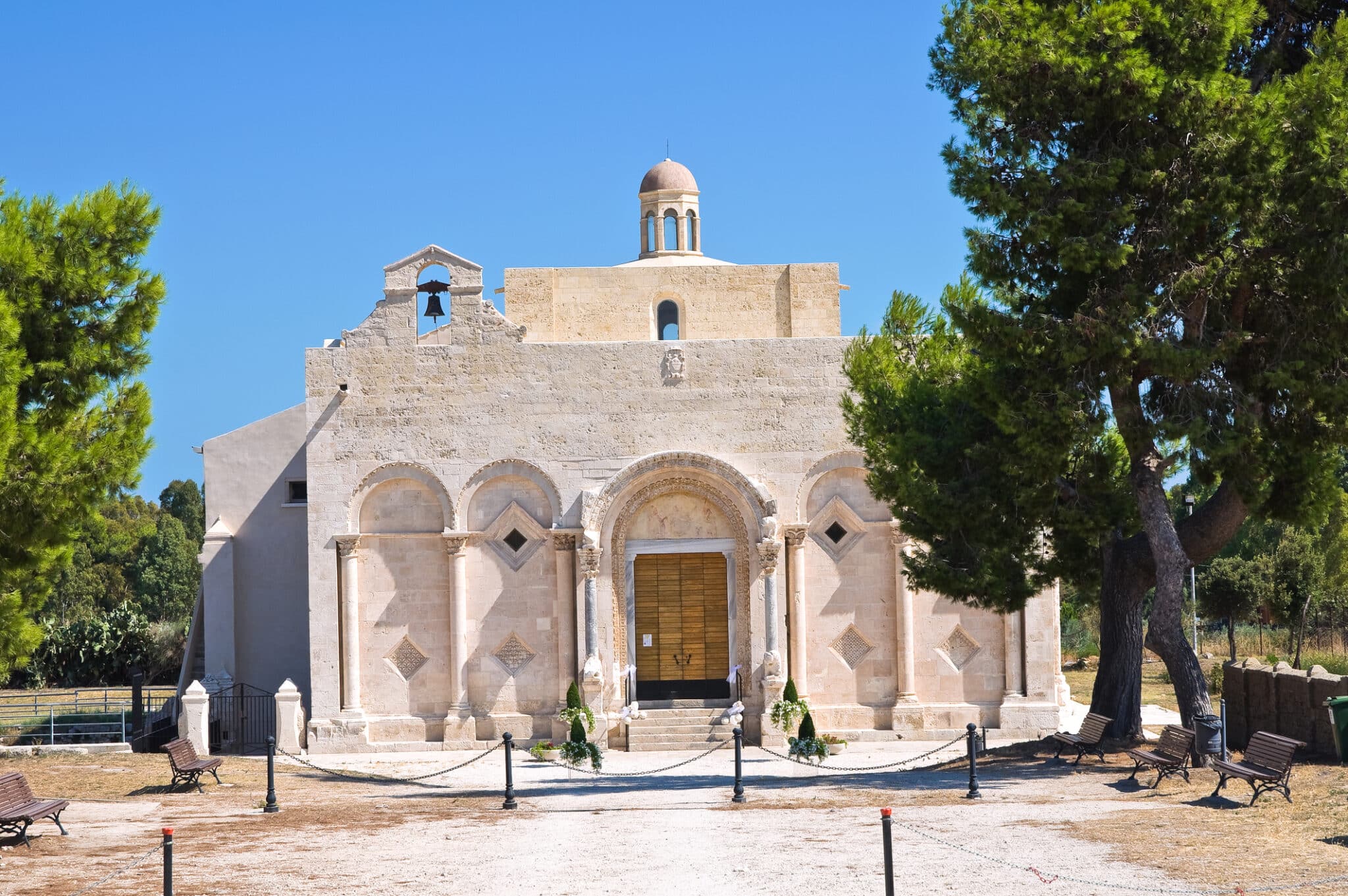 Prospettiva della Basilica di Siponto. Manfredonia. Puglia. Italia.