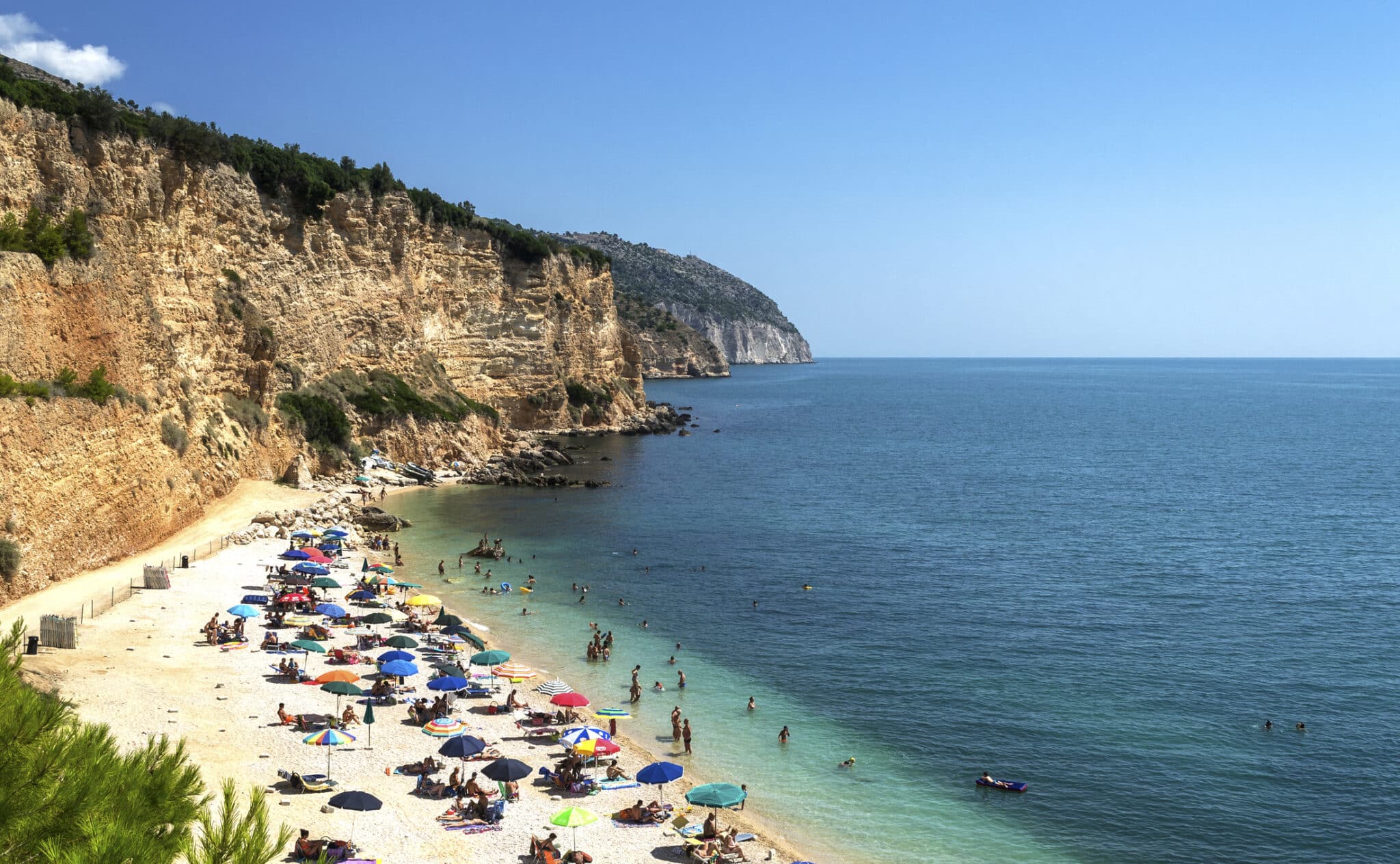 Spiaggia di Punta Rossa a Mattinata - Gargano - Puglia.