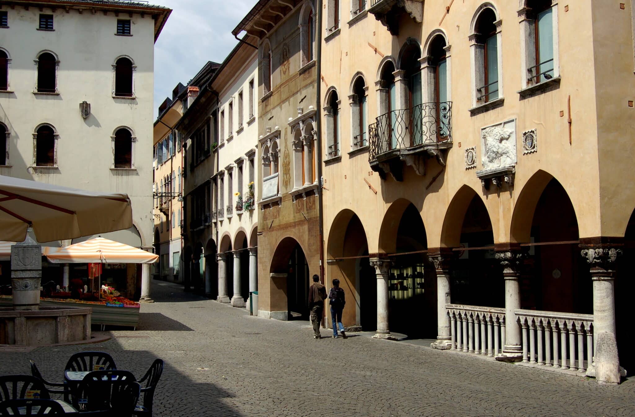 Vie del Centro Storico di Belluno con Piazza del Mercato