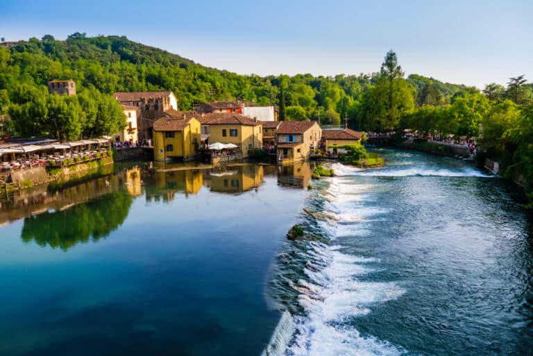 Panoramablick auf Borghetto, Valeggio sul Mincio, Italien