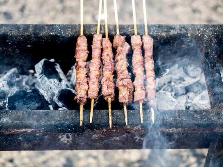 Arrosticini, i tipici spiedini abruzzesi di carne di pecora