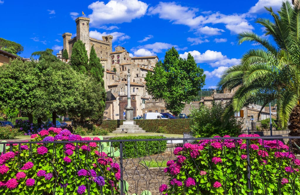 Bonitas ciudades medievales de Italia - Bolsena. Bolsena - hermosa ciudad medieval, atracción turística, Lazio, Italia.