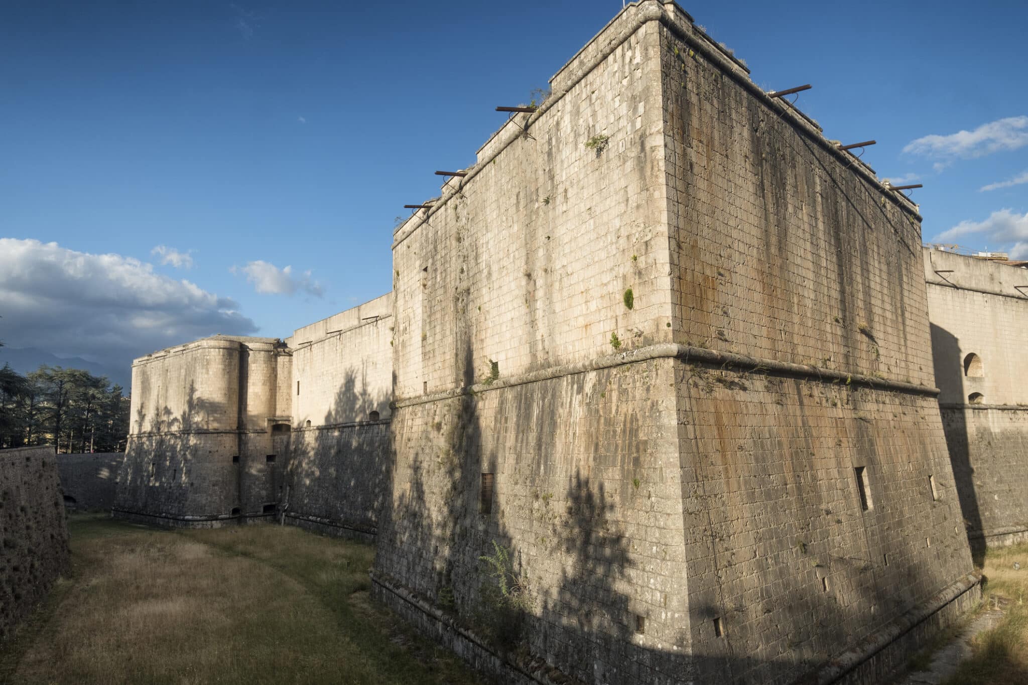 L'Aquila Abruzzes, Italie extérieur du château historique connu sous le nom de Forte Spagnolo, construit au 16ème siècle