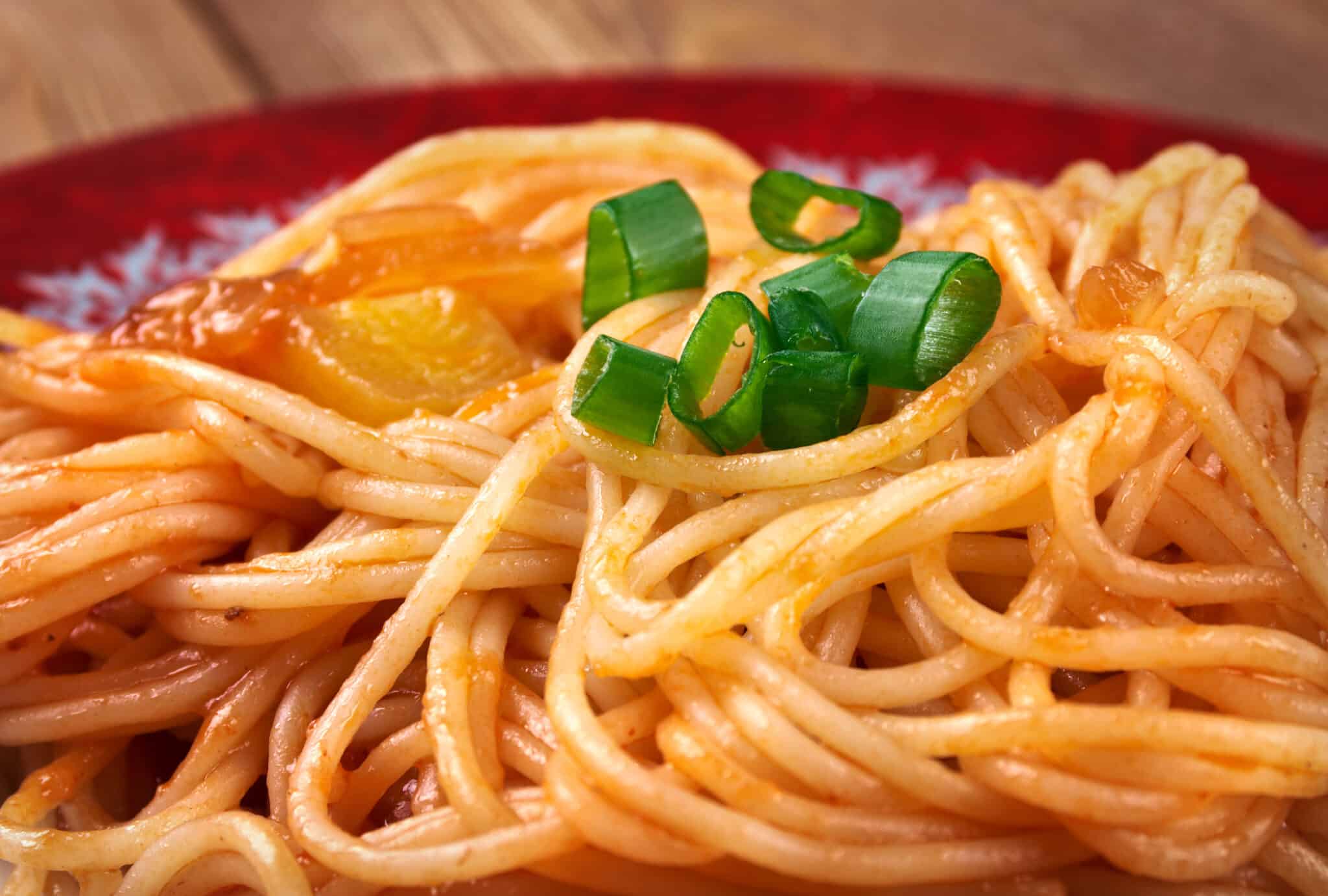 Maccheroni alla Chitarra -pasta all'uovo tipica della regione Abruzzo in Italia