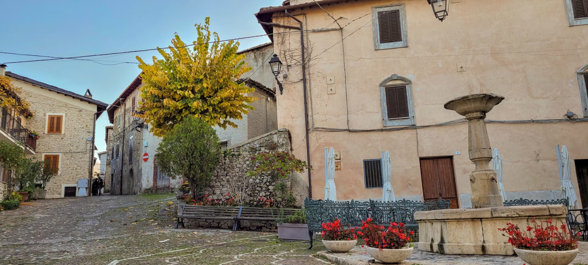 Piazza di Colle di Tora