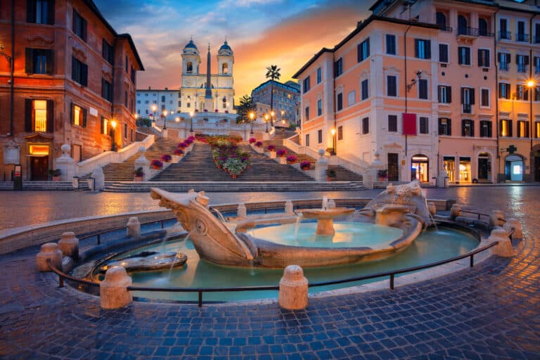 La ville de Rome. image de la piazza di spagna à Rome, en Italie, au lever du soleil.