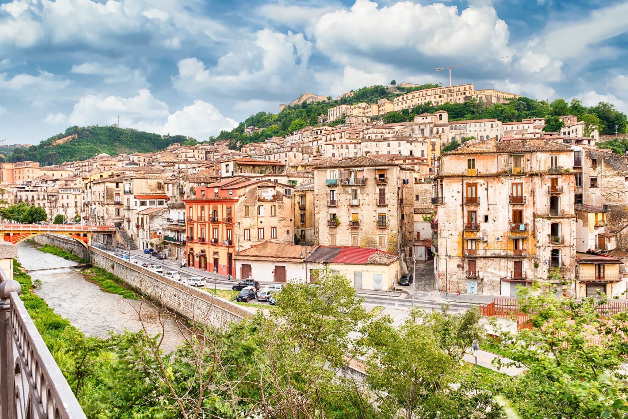 vue panoramique du centre historique de cosenza, italie.